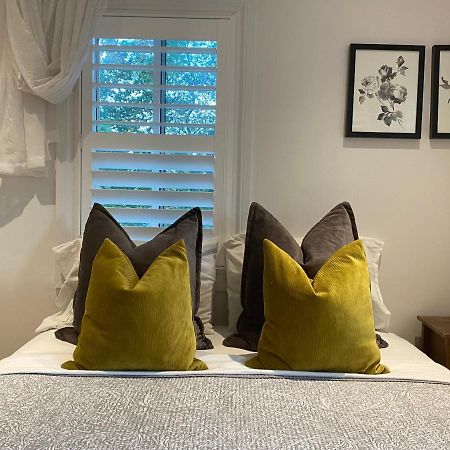Clearbrooke Gem- Bright Private Bedroom Close To Yyz Toronto Exterior photo