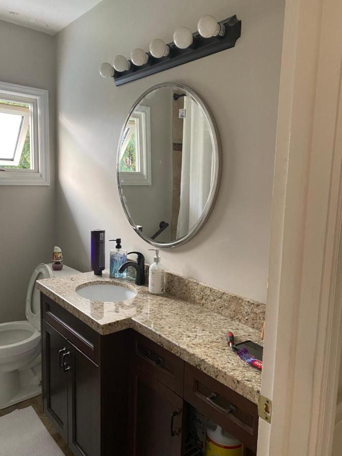 Clearbrooke Gem- Bright Private Bedroom Close To Yyz Toronto Exterior photo