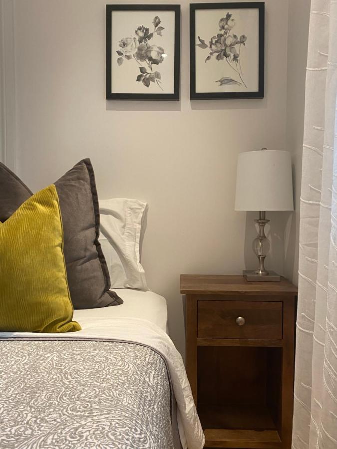 Clearbrooke Gem- Bright Private Bedroom Close To Yyz Toronto Exterior photo