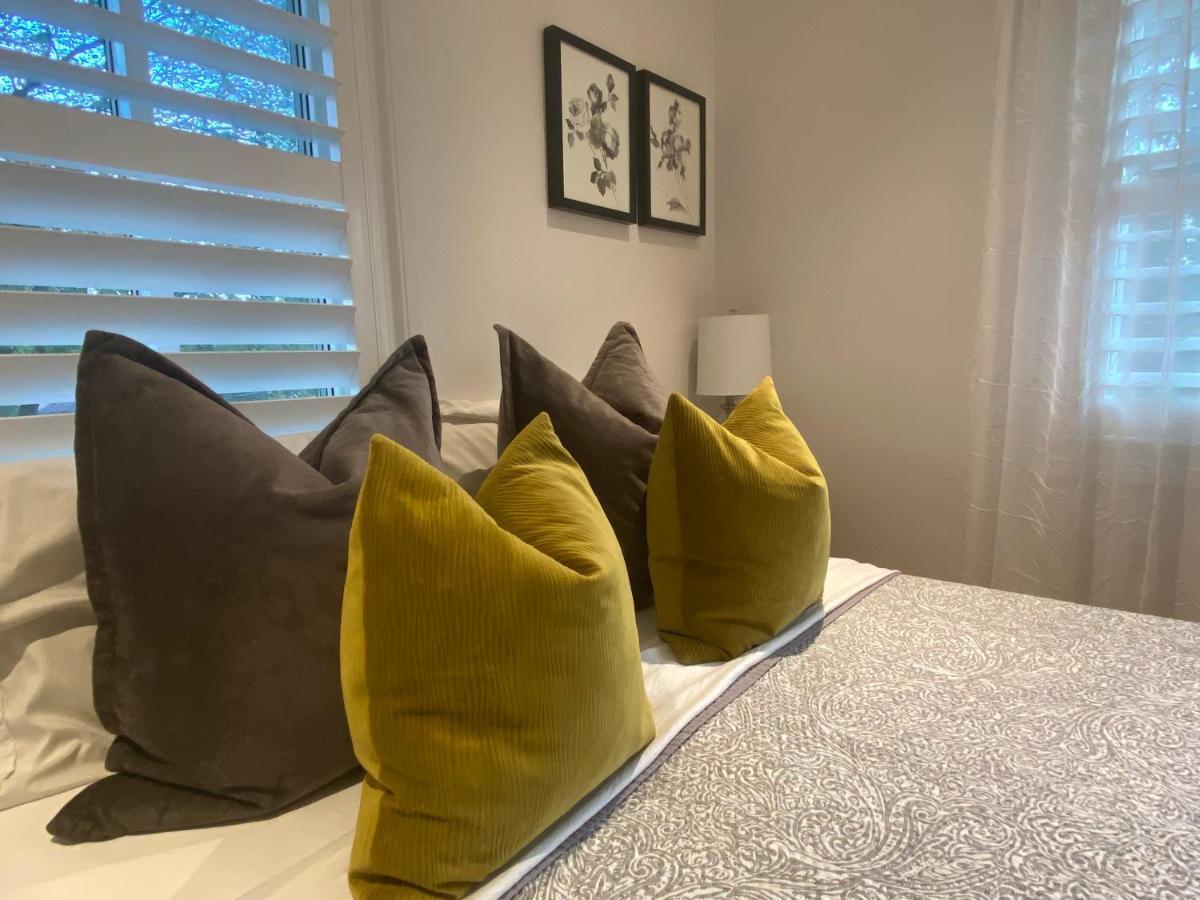 Clearbrooke Gem- Bright Private Bedroom Close To Yyz Toronto Exterior photo